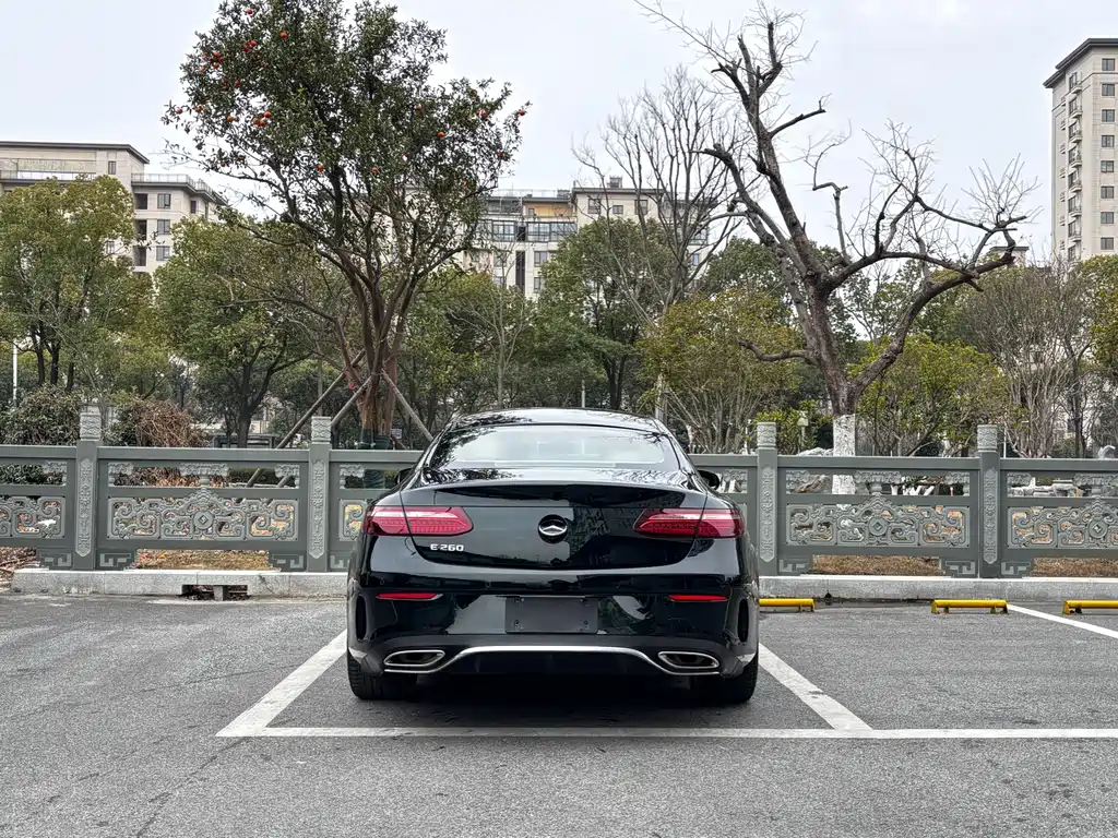 MERCEDES-BENZ E CLASS