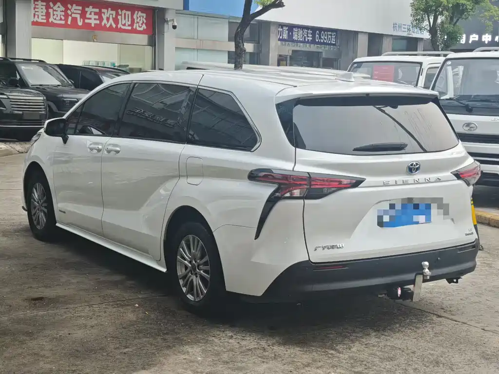 Toyota Sienna 2023 2.5L Luxury