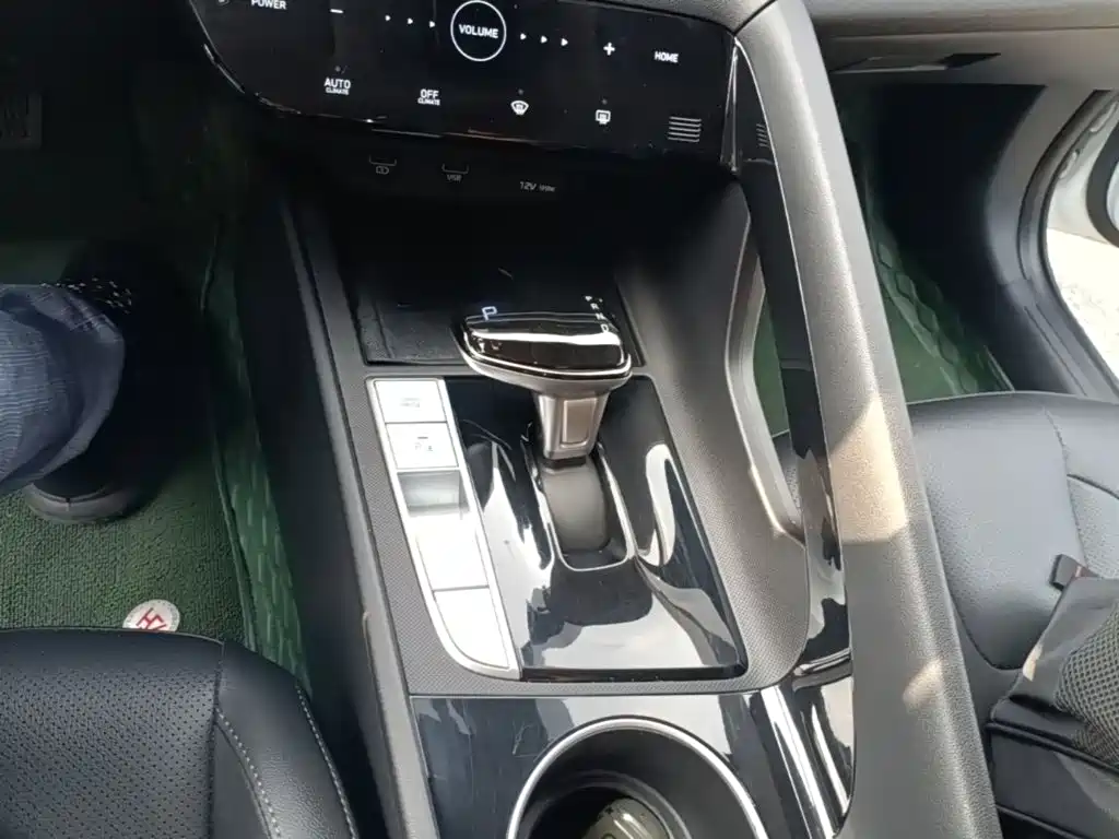 Hyundai Elantra — миниатюра 14