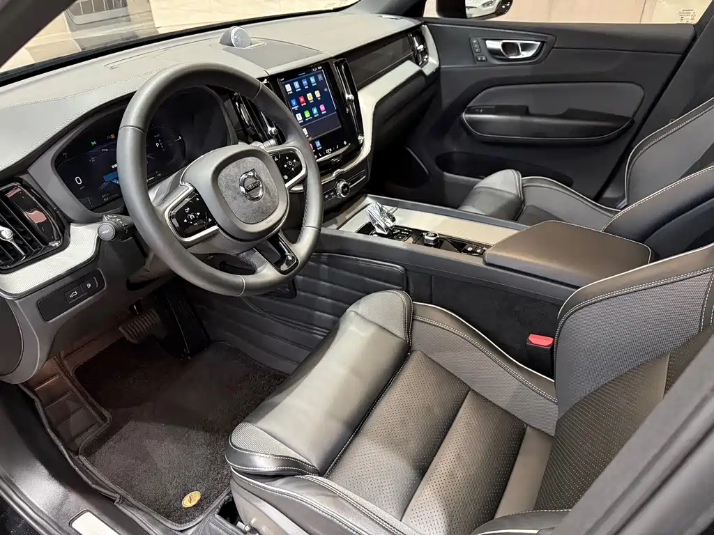 VOLVO XC60 PLUG IN HYBRID