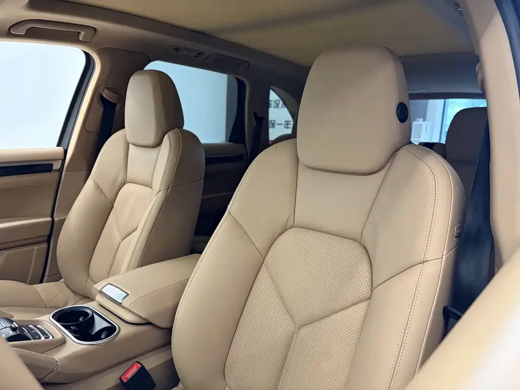 Porsche Cayenne — миниатюра 6