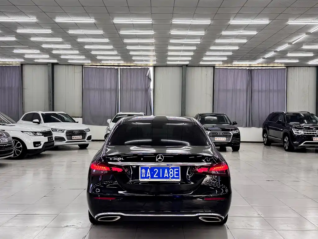 Mercedes-Benz E-Class — миниатюра 9