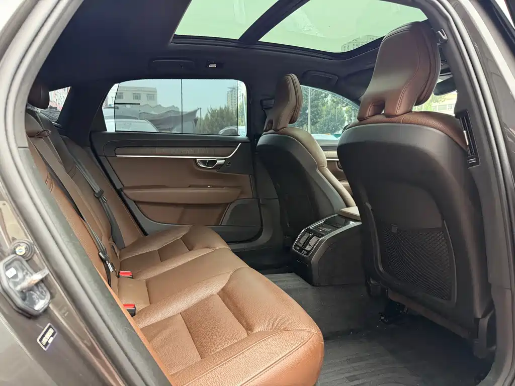Volvo S90 — миниатюра 13