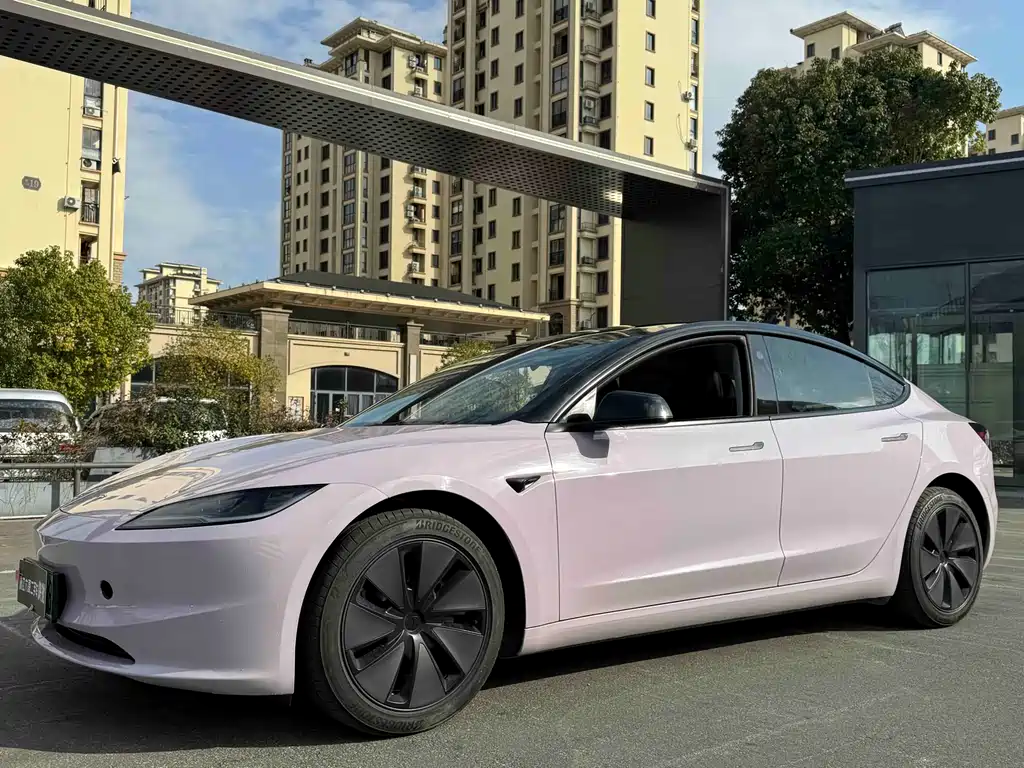 TESLA MODEL 3