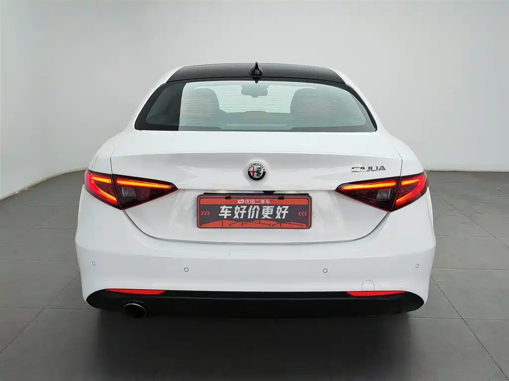 Alfa Romeo Giulia 2017 2.0T 200HP Luxury