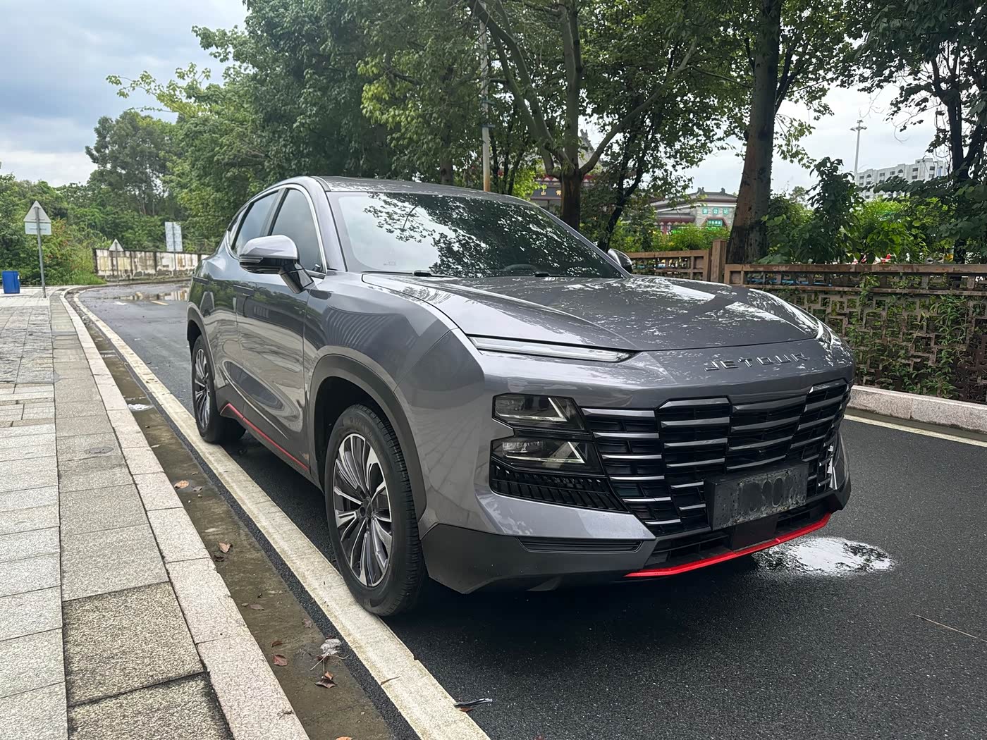 Jetour Jetour Dasheng 1.5 л 2023 г. Серебристо-серый, пробег 26000 км