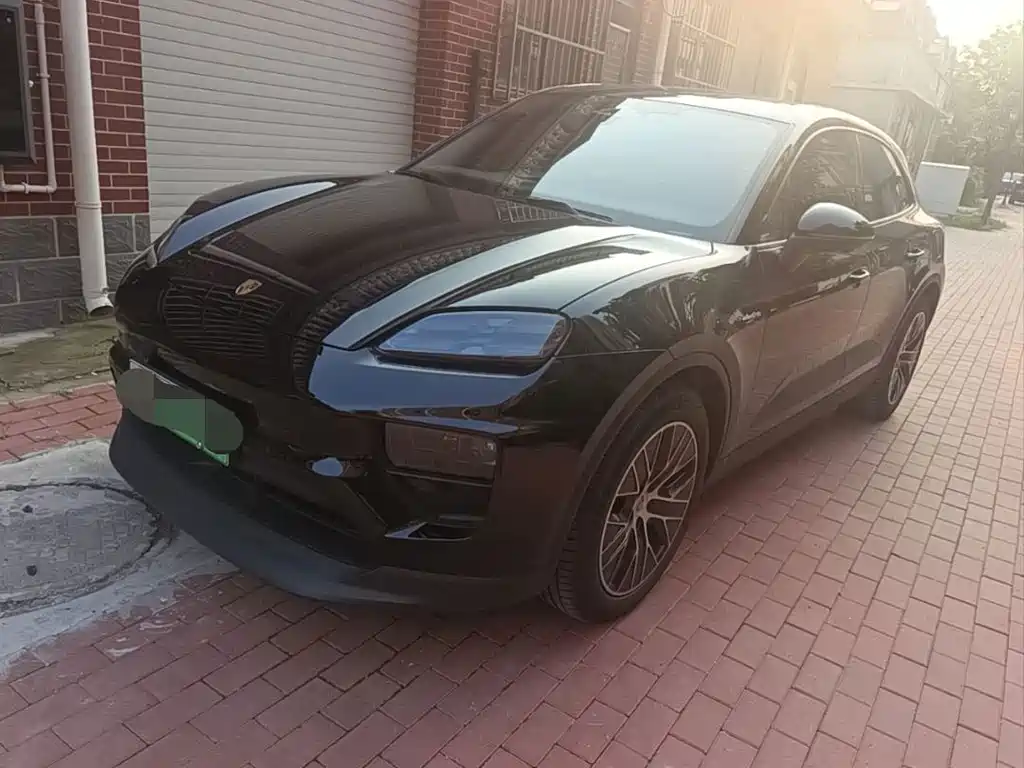 Porsche Macan EV