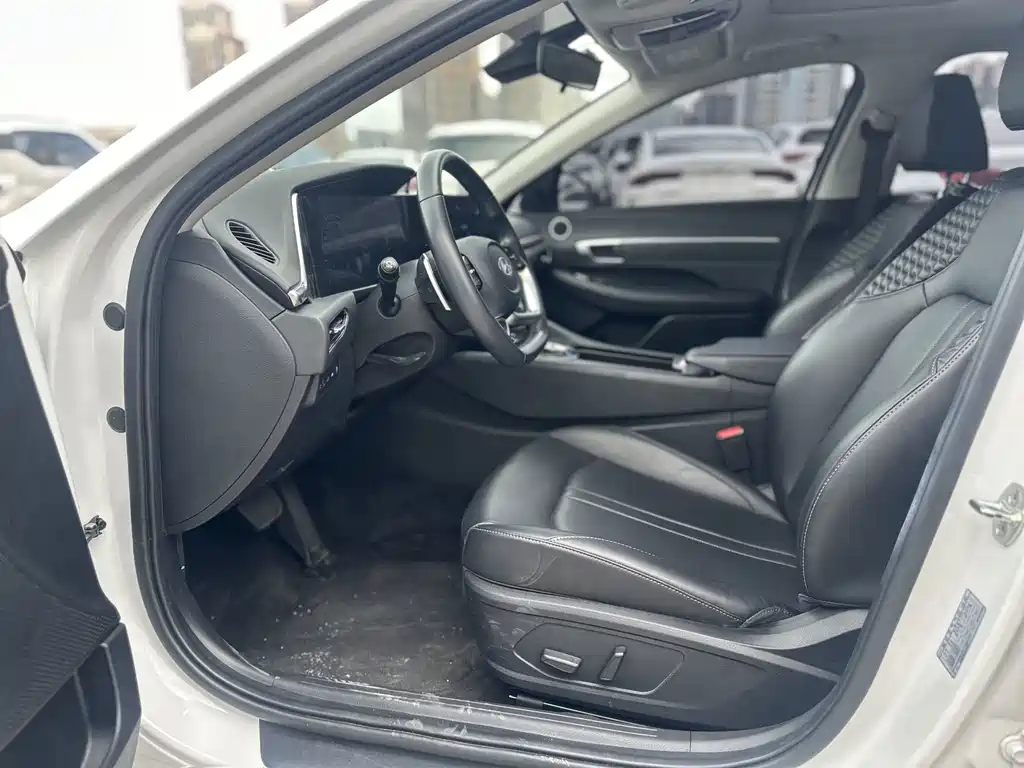 Hyundai Sonata — миниатюра 7