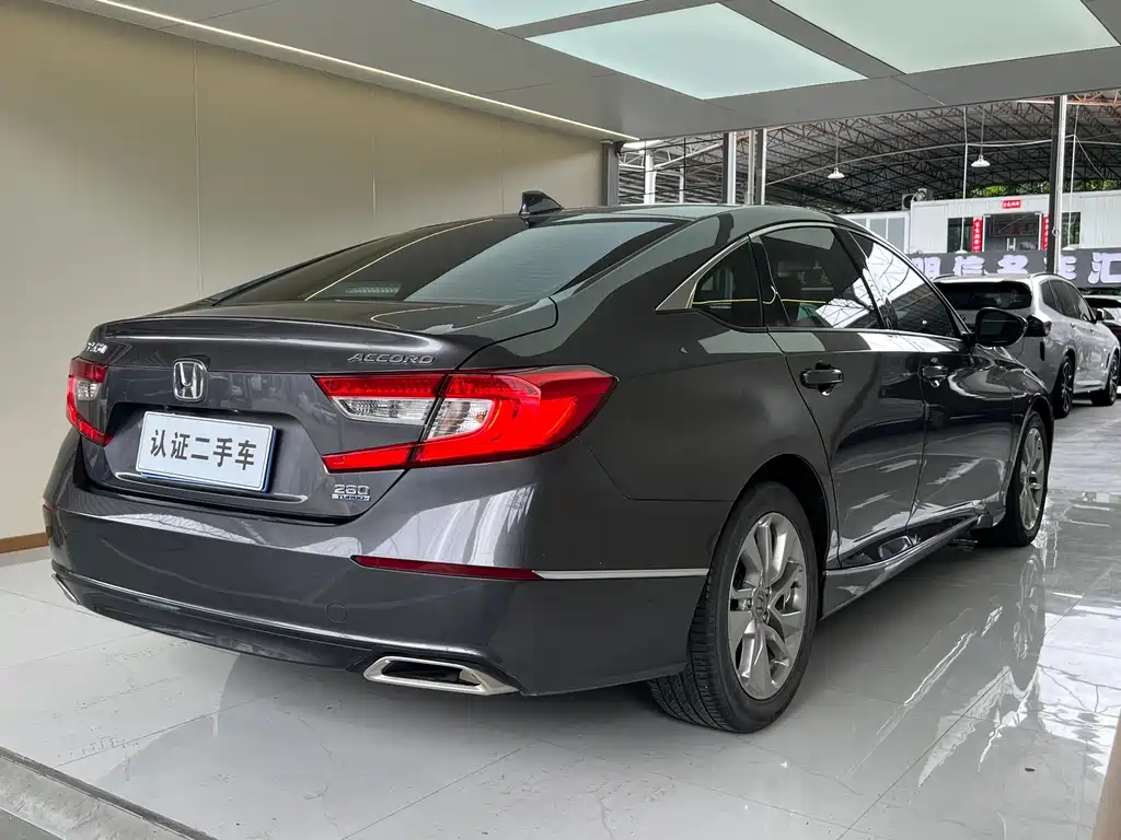 Honda Accord — миниатюра 16