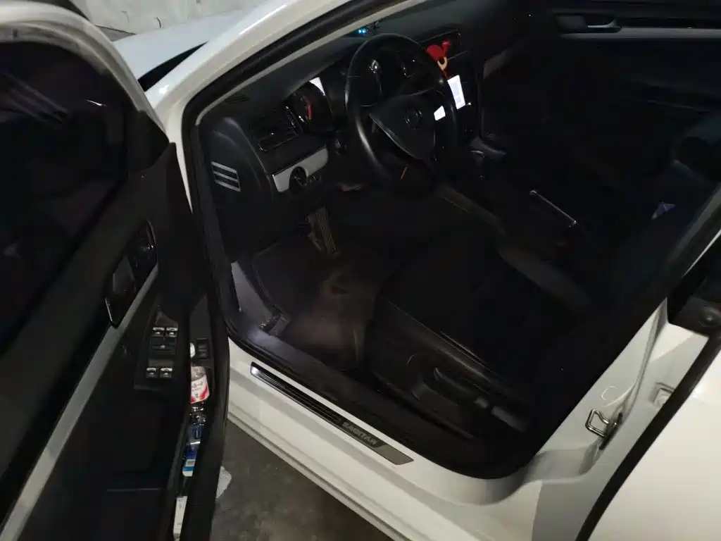 Volkswagen Sagitar — миниатюра 14