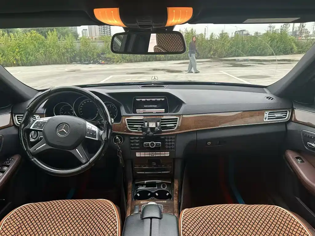 Mercedes-Benz E-Class — миниатюра 9