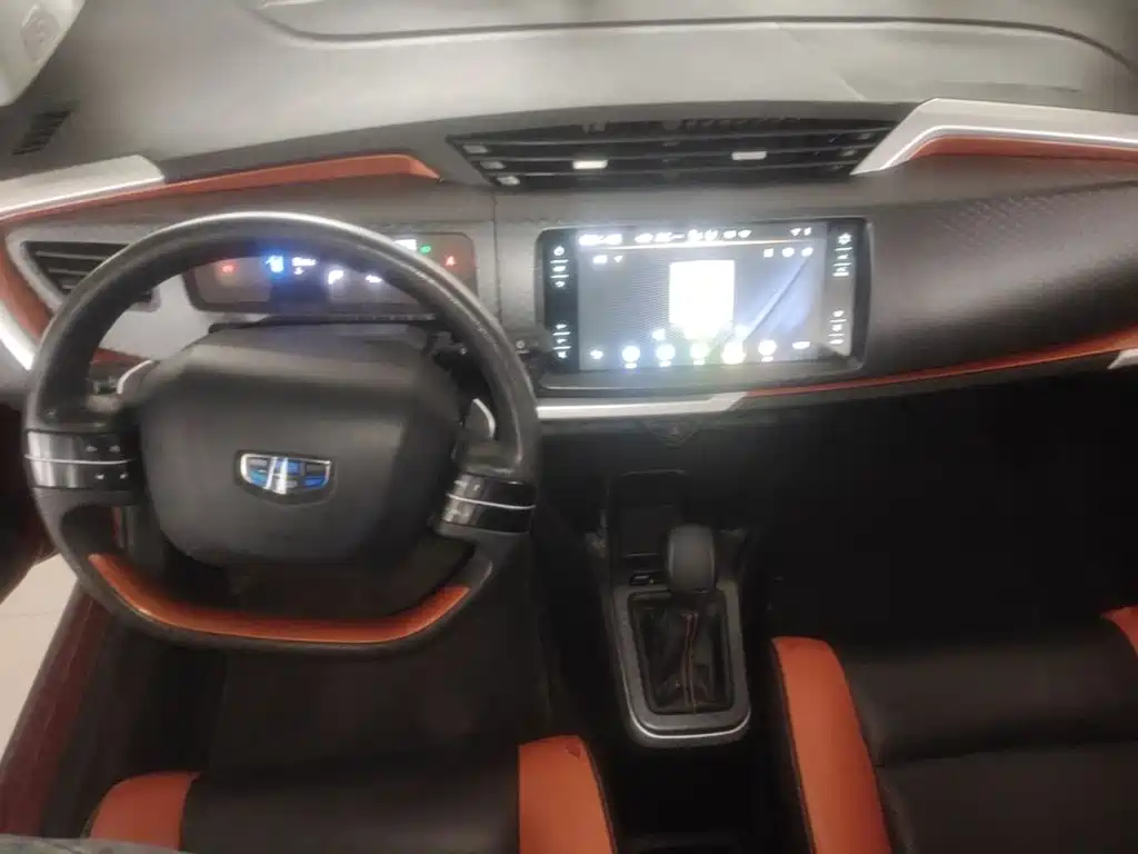 Geely Vision X1 — миниатюра 10