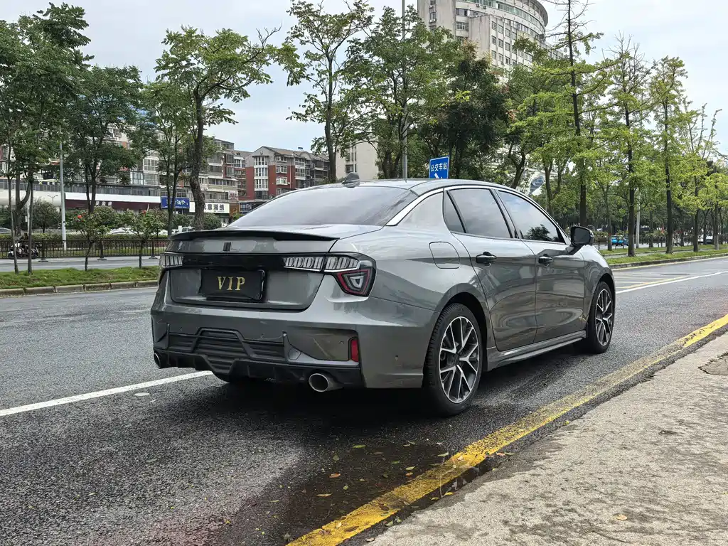 Lynk & Co 03 — миниатюра 5