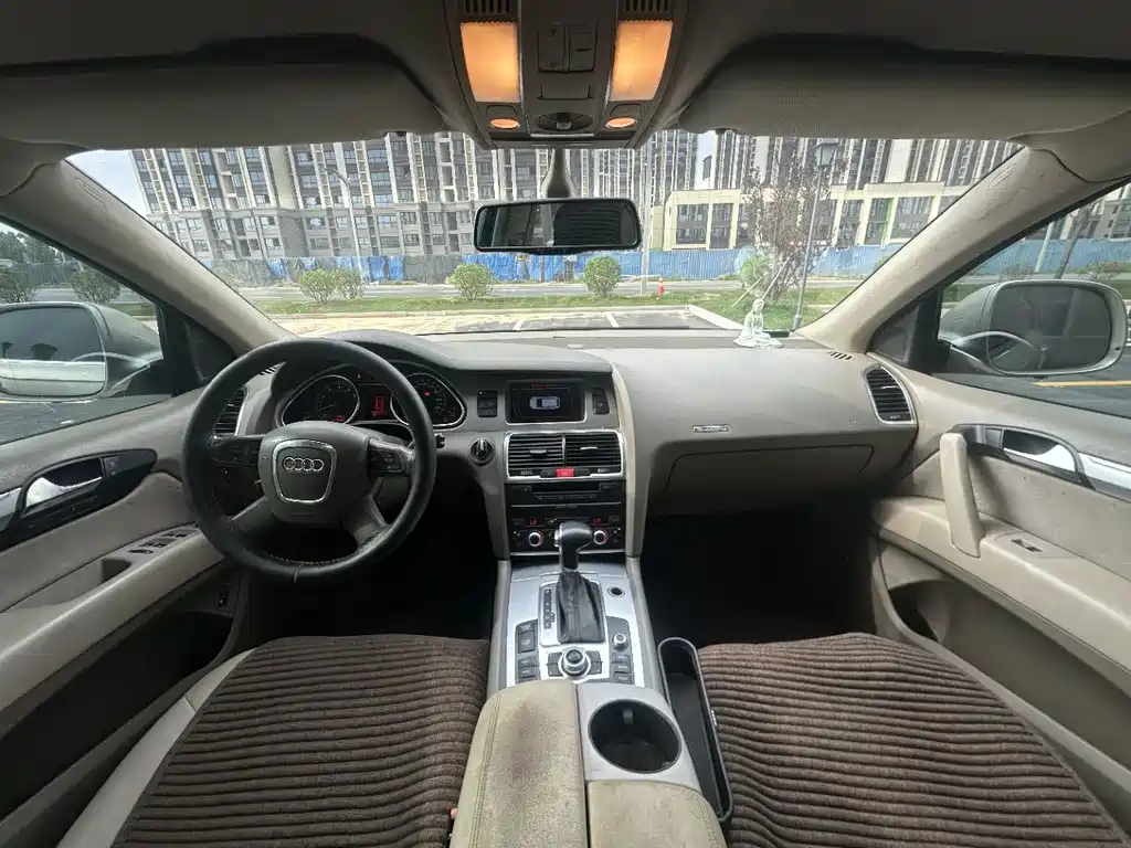 Audi Q7 — миниатюра 6