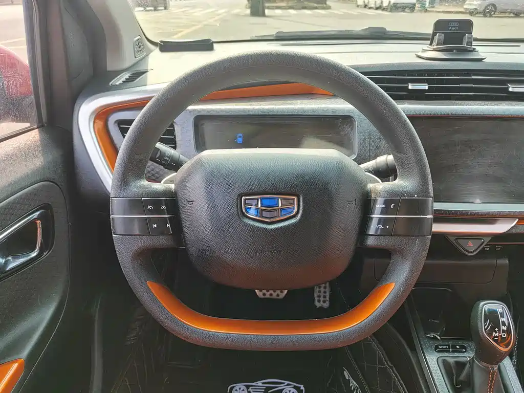 Geely Vision X1 — миниатюра 10