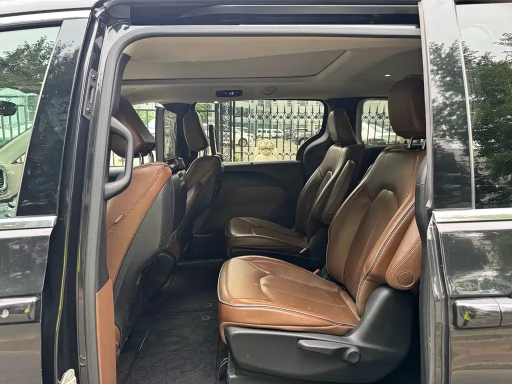 Chrysler Grand Voyager (Import) — миниатюра 25