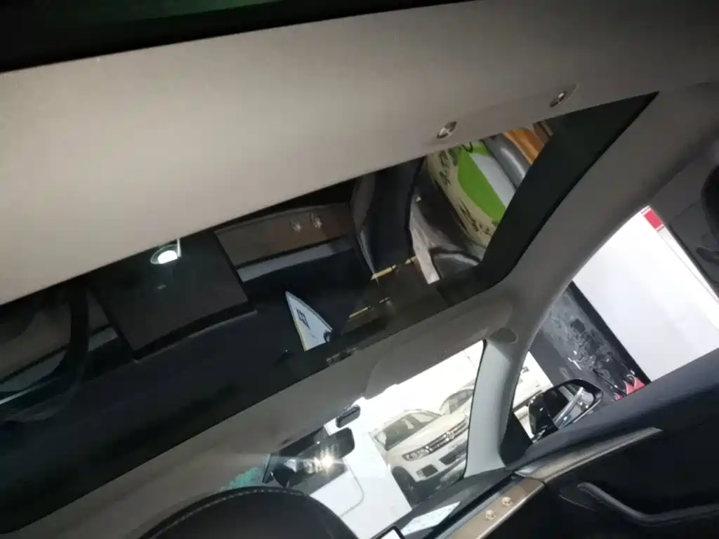 Tesla Model 3 — миниатюра 18