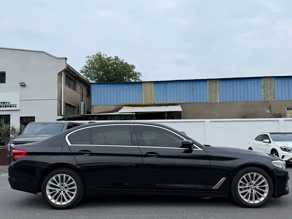 BMW 5 Series — миниатюра 45
