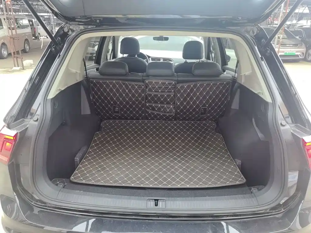 Volkswagen Tiguan L — миниатюра 19