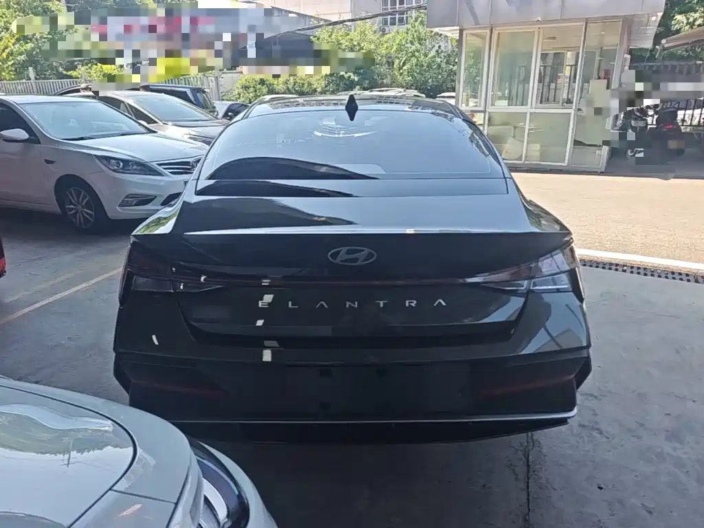 Hyundai Elantra — миниатюра 6