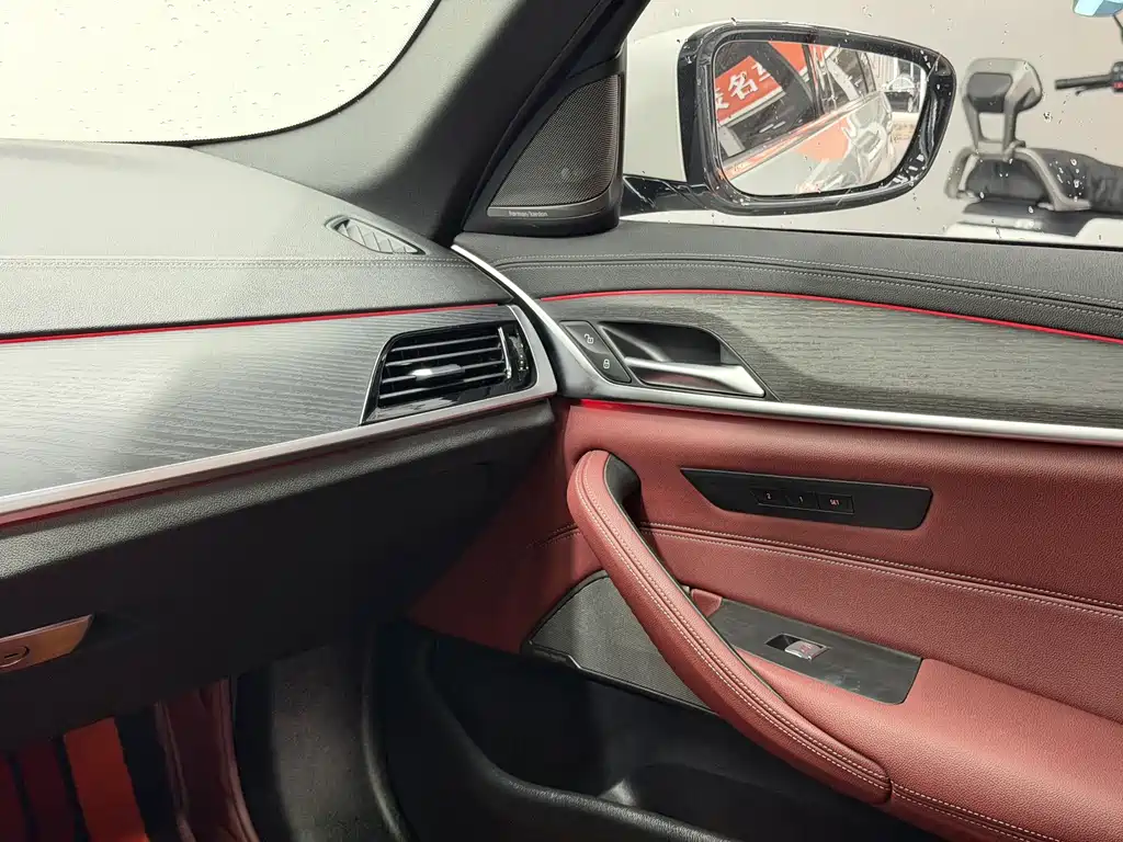 BMW 5 Series — миниатюра 12