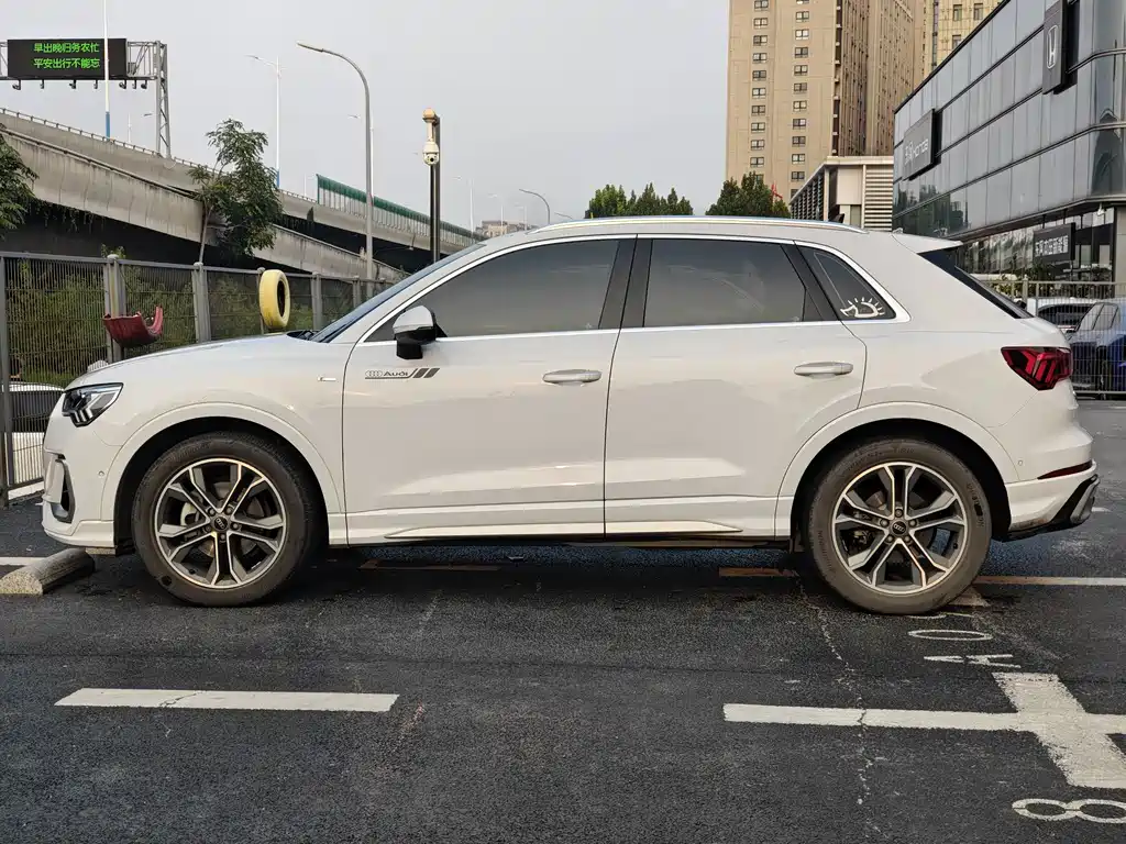 Audi Q3 — миниатюра 10