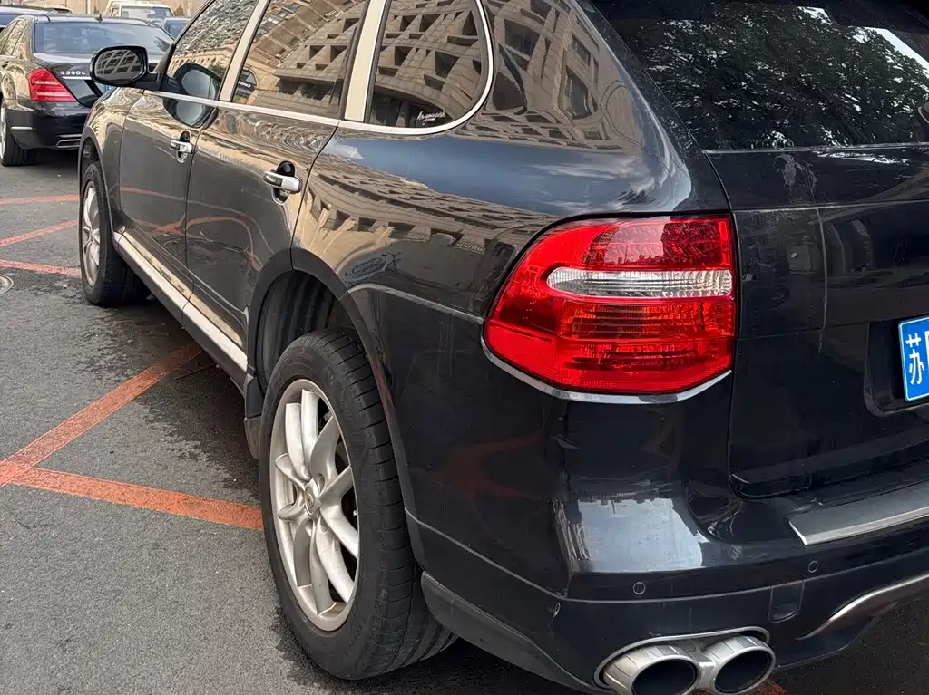 Porsche Cayenne — миниатюра 5