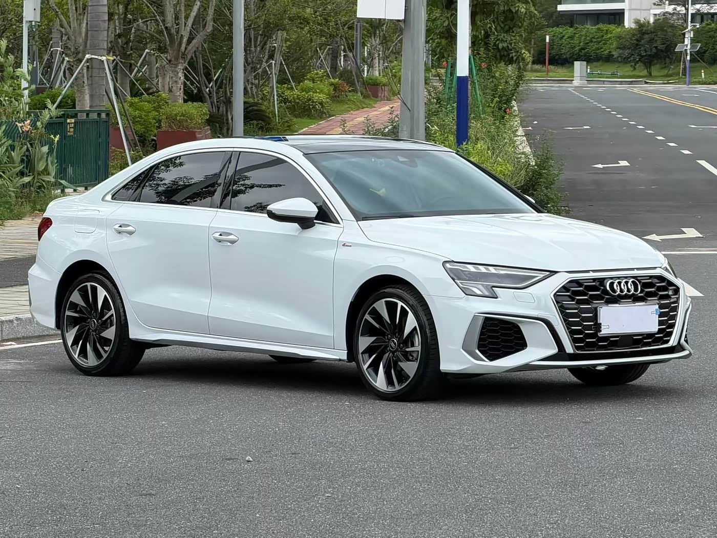 Audi A3 1.4 л 2024 г. Белый, пробег 21000 км