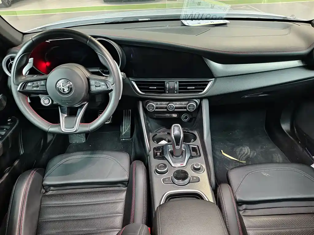 Alfa Romeo Giulia — миниатюра 7