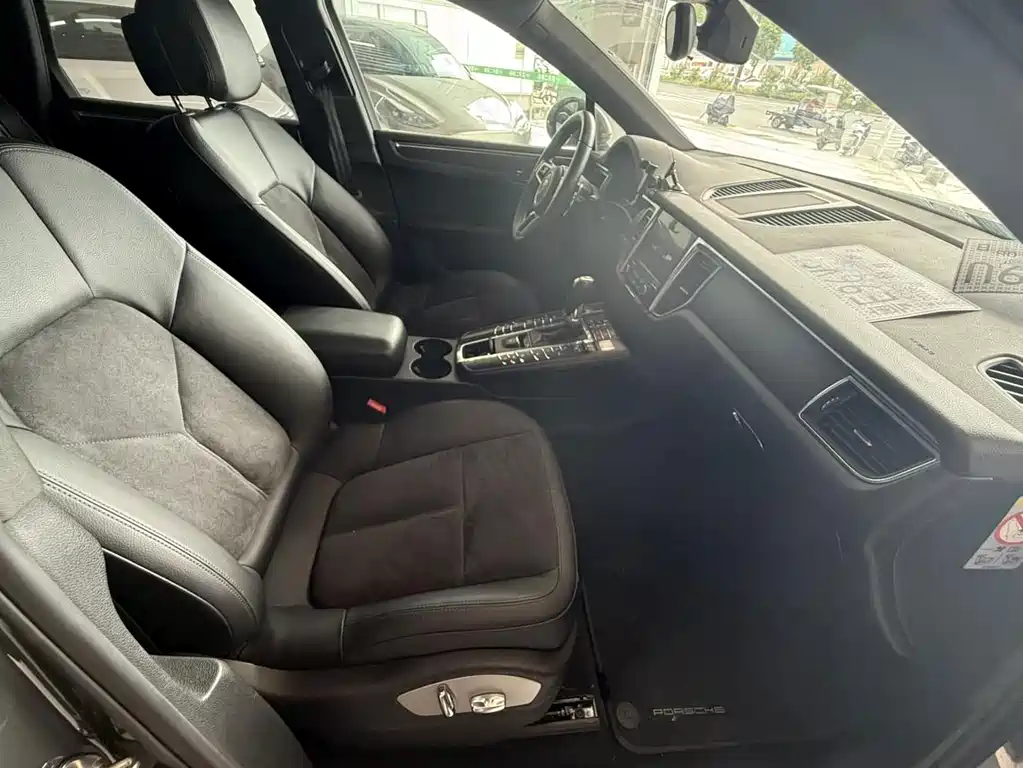 Porsche Macan — миниатюра 8