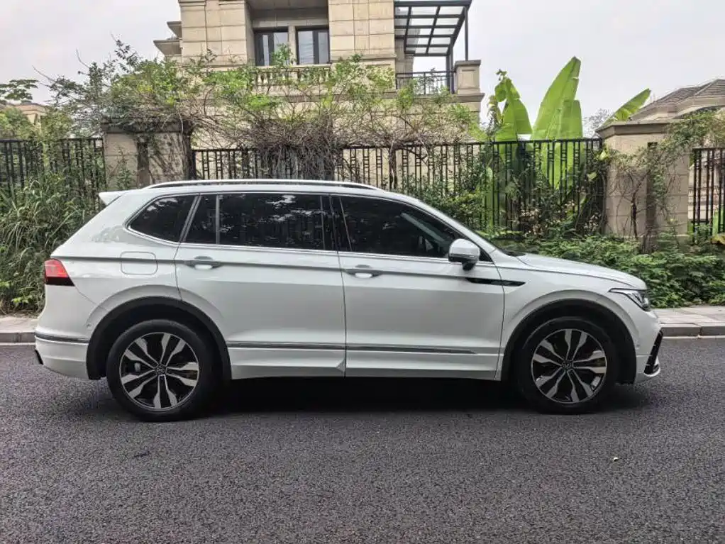 Volkswagen Tiguan L — миниатюра 5