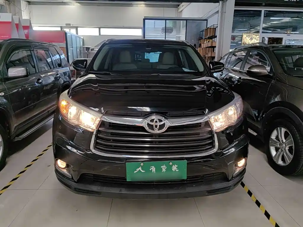 Toyota Highlander 2015 2.0T Luxury 7 мест
