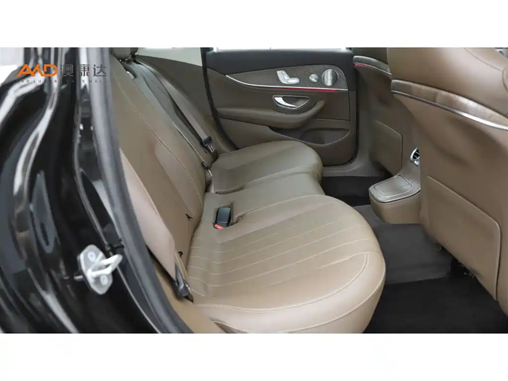 Mercedes-Benz E-Class — миниатюра 8