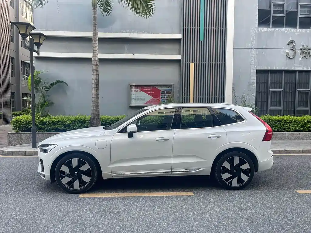 Volvo XC60 2025 Luxury