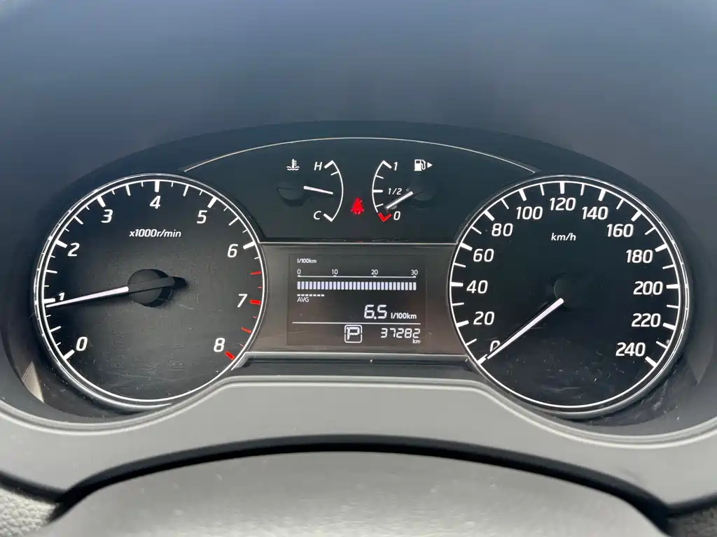 Nissan Tiida — миниатюра 19