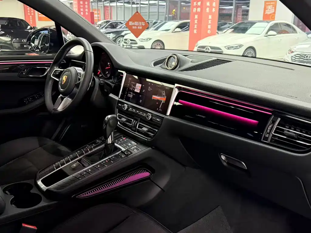 Porsche Macan — миниатюра 7