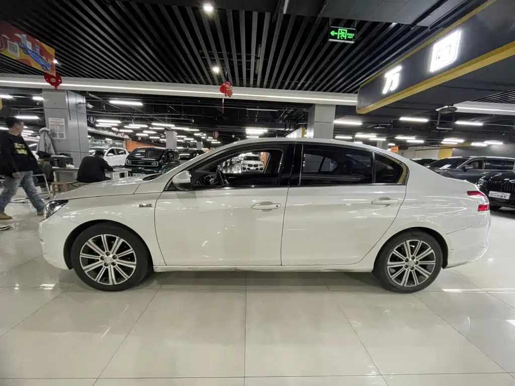 Peugeot 408 2015 1.2T AT Luxury