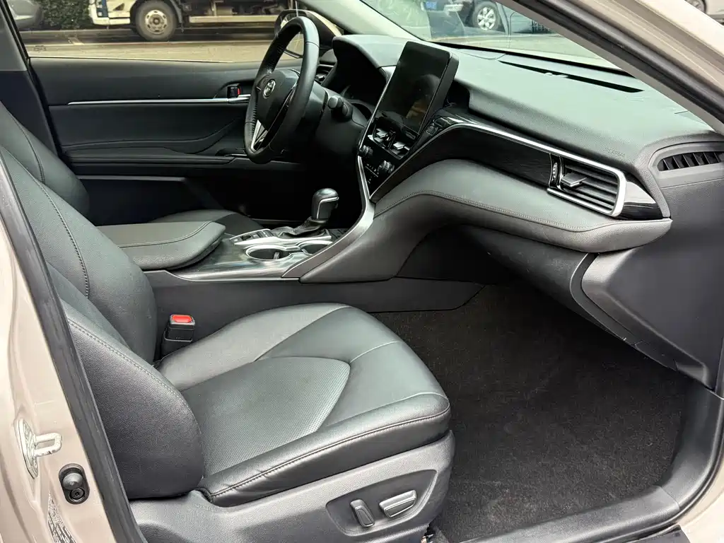Toyota Camry 2021 2.5G Luxury