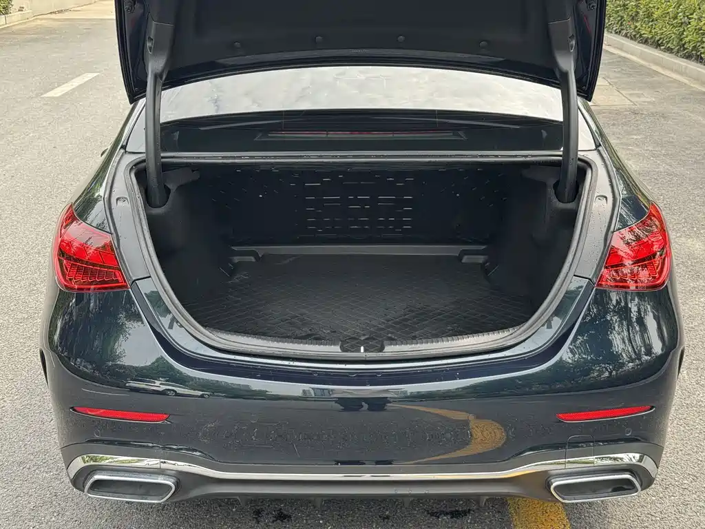 Mercedes-Benz C-Class — миниатюра 17