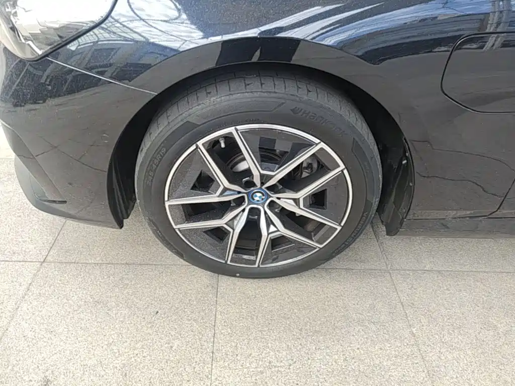 BMW i5 — миниатюра 23