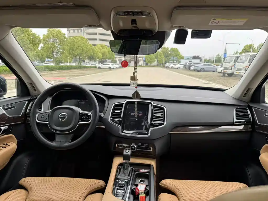 Volvo XC90 2018 T6 7 мест