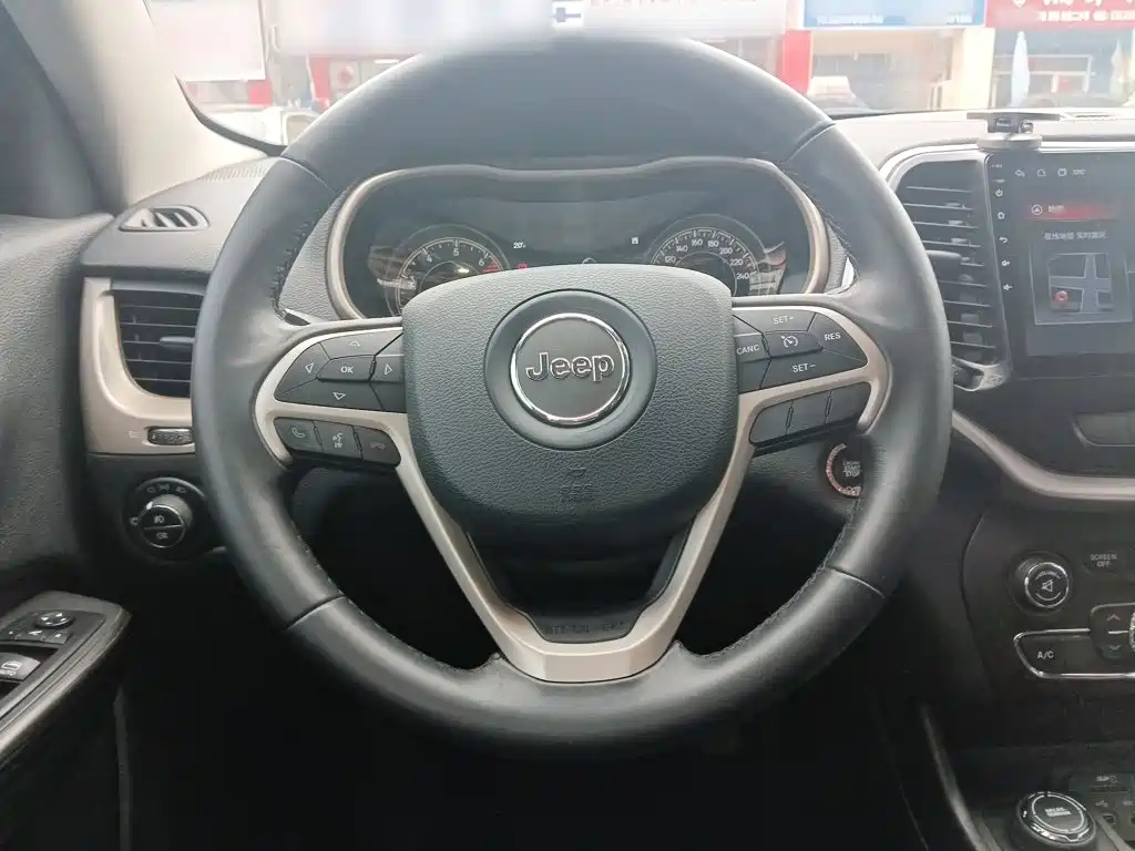 Jeep Cherokee — миниатюра 7