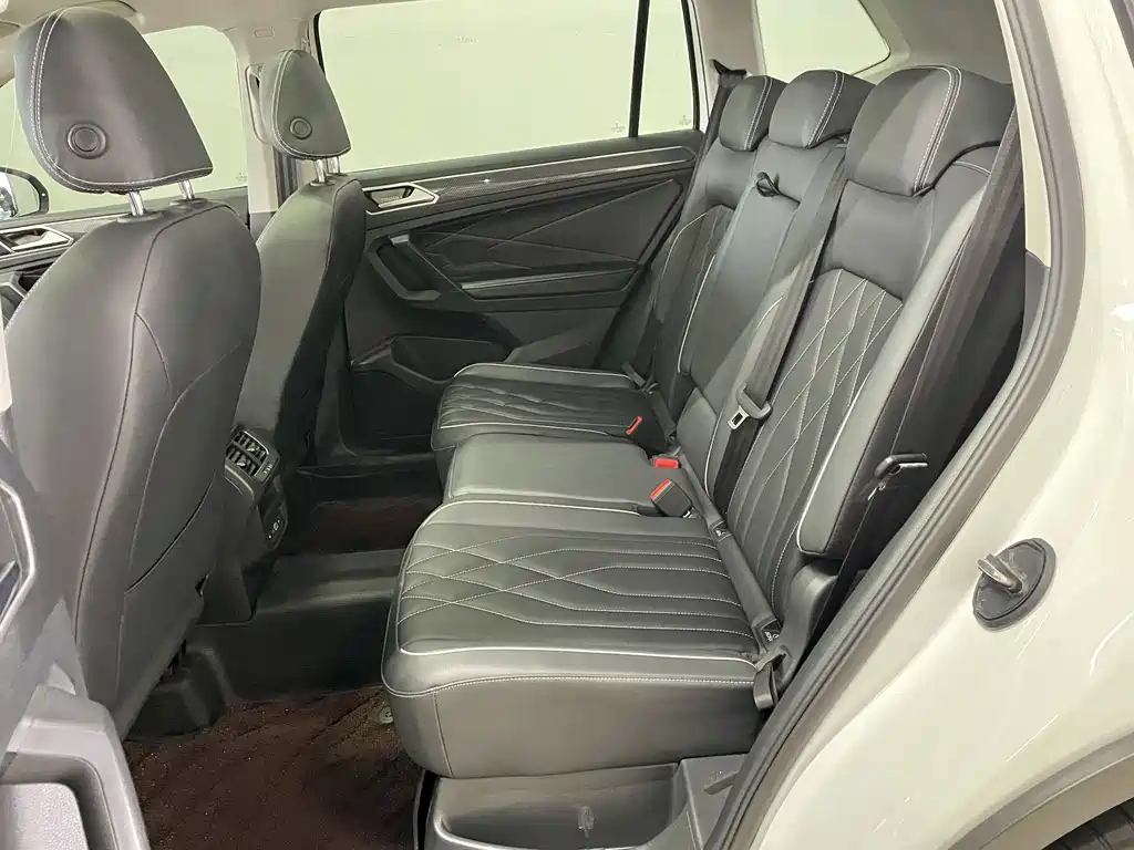 Volkswagen Tiguan L — миниатюра 10
