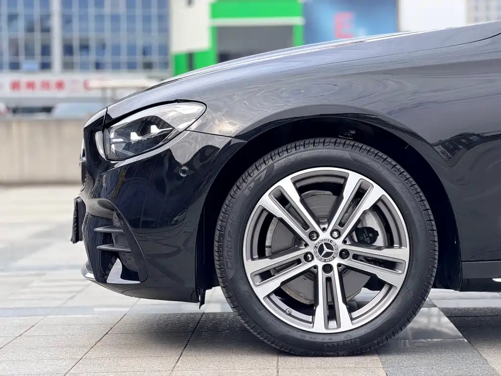 Mercedes-Benz E-Class — миниатюра 3