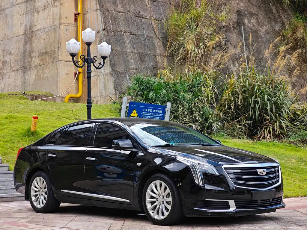 CADILLAC XTS