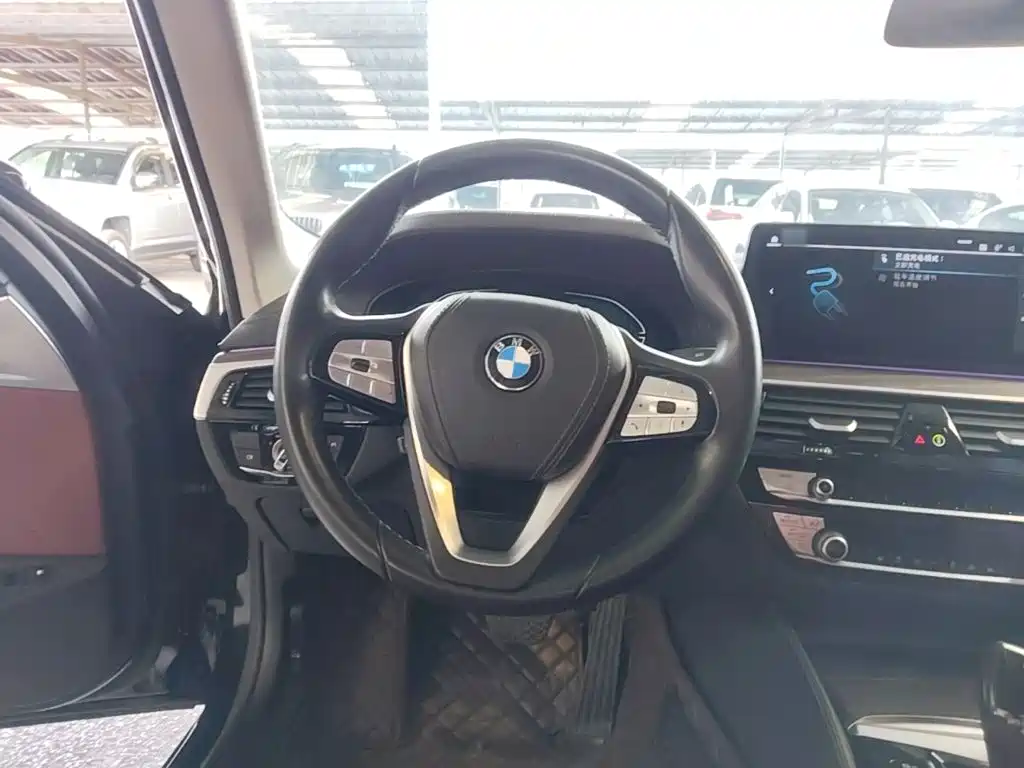 BMW 5 Series New Energy — миниатюра 11