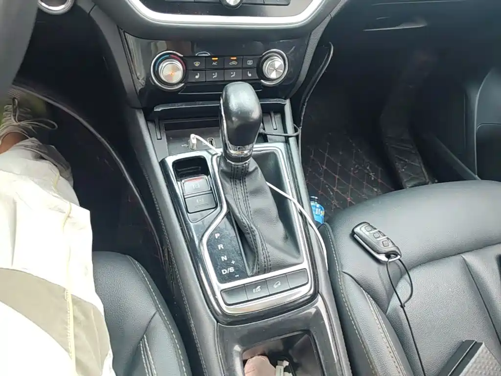 Roewe RX3 — миниатюра 14