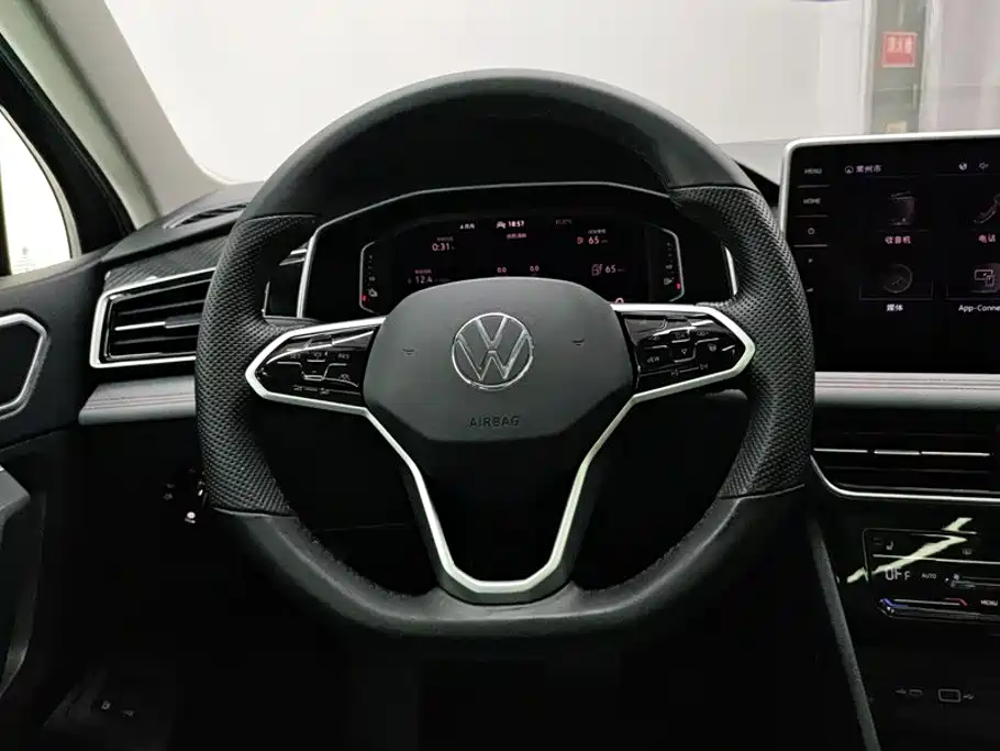 Volkswagen Tiguan L PHEV — миниатюра 15