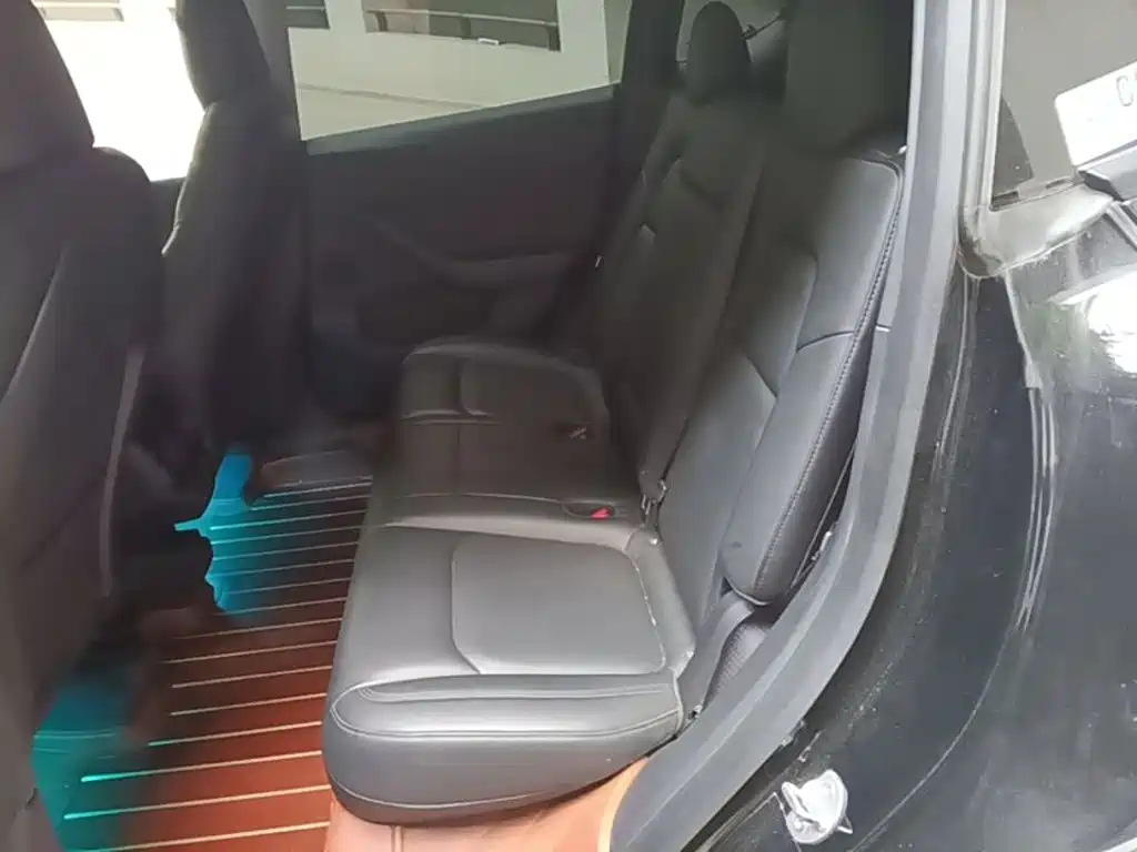 Tesla Model Y — миниатюра 17