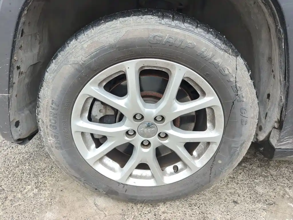 Jeep Cherokee — миниатюра 23